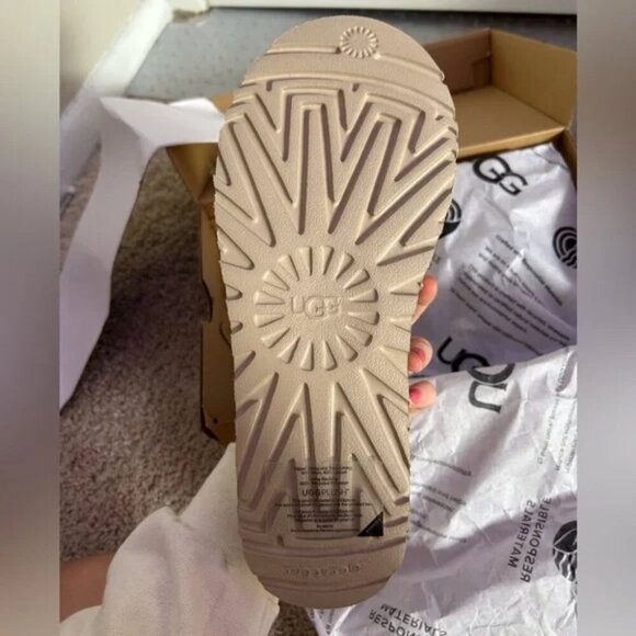 Ugg Tasman Slippers for Women - Sleek & Comfortable - Picture 2 of 4